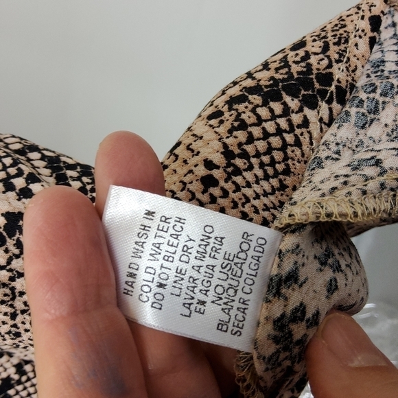 ENTRO snakeskin top women's size large NWT - Picture 5 of 6